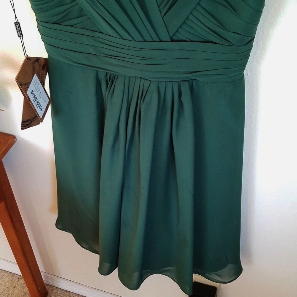 Elegant Green Midi Dress - Picture 3 of 8